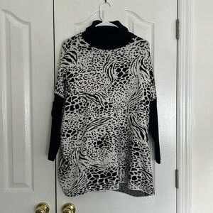 NWT Tint & Shadow Womens S/M Animal Print Sweater